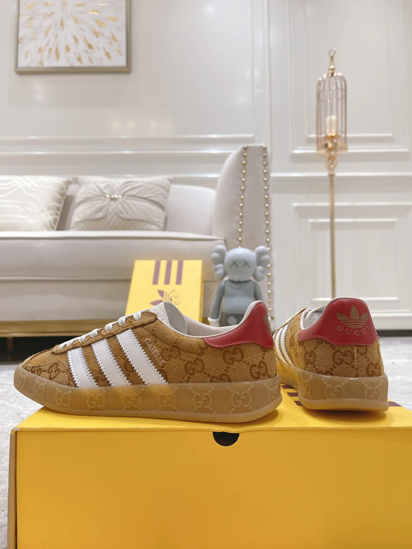 👟👟Ex-factory price 480👟👟 Gucci Adida S Gucci clover co-branded Italian 2022 Fashion Week catwalk model Dexun shoes casual shoes exclusive first release #Correct splicing co-branded shoe box with shoelaces included Synchronous counter #Gucci/Adida splicing cloth dust bag #Integration of two luxury brand elements T👟👟Ex-factory price U soft bottom The original version is the same. Size: 35-40 for women and 39-45 for men.